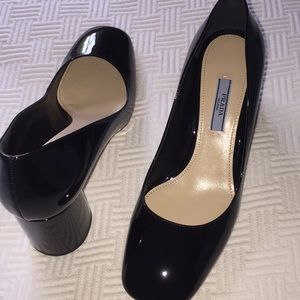 NWT Prada black patent leather pumps. Sz 37